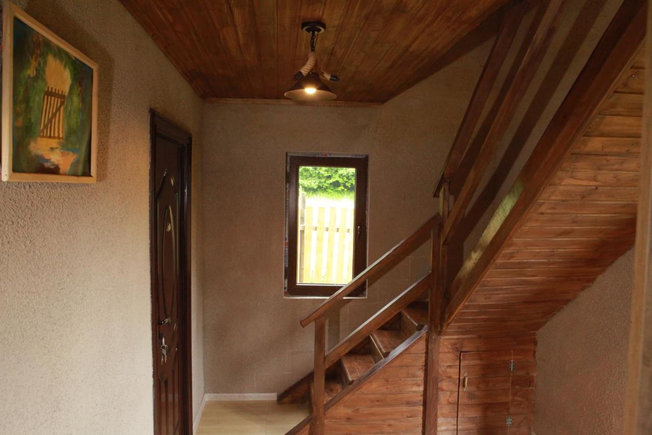 Cottage Woodside Местія Екстер'єр фото